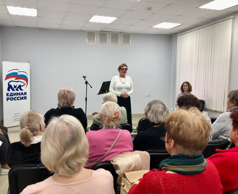 Ольга Балакина поздравила с Днем пожилого человека активистов округа № 28