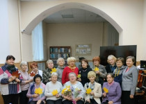 Поэтесса Э.Б.Кириллина в гостях у жителей ТОС квартала Энгельса и бульвара Юбилейный