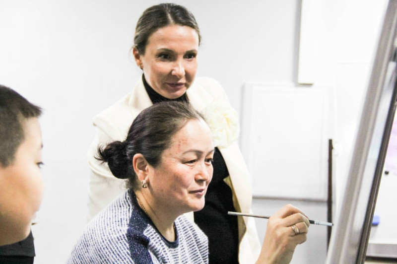 Оксана Смолина организовала для нижегородок мастер-класс «Творим вместе с мамой»