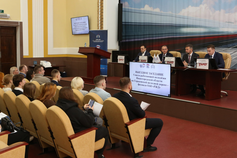 Евгений Чинцов принял участие в выездном заседании Совета работающей молодежи
