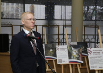 Фотовыставка, посвященная животным, ставшим боевыми товарищами  участников СВО, открылась в городской Думе Нижнего Новгорода