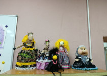 Тепло души и рук: в библиотеке им. Радищева открылась выставка работ кружка «Рукодельницы»