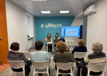 Госуслуги рядом: жители ТОС №10 «Мончегорский» обсудили с сотрудниками МФЦ цифровые сервисы и безопасность