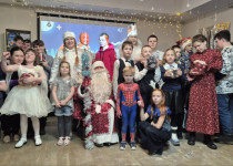 Новогодняя программа для детей прошла в библиотеке «Центр семейного чтения» на территории ТОС № 5