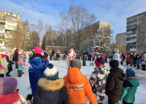 На территории Автозаводского района прошли новогодние мероприятия для детей в рамках проекта «Новый год в каждый двор»