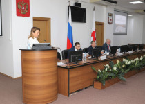 Члены профильной постоянной комиссии городской Думы ознакомились  с информацией об итогах реформирования муниципальных предприятий