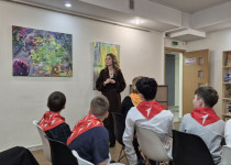 На территории ТОС № 5 в библиотеке «Центр семейного чтения» открылась выставка Марины Ворошиловой