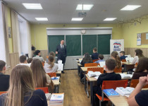 Михаил Иванов поговорил со школьниками о вреде вейпов