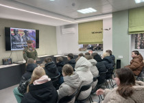 Патриотический урок в пространстве «Защитники Отечества» прошел для подростков ТОС №15 микрорайона «Доскино»