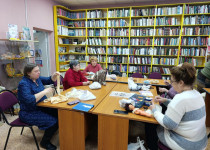 На территории ТОС № 16 поселка Мостоотряд продолжает работу клуб «Рукодельница»