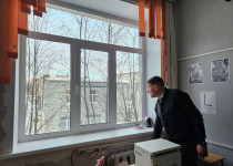 При поддержке Алексея Родина в школе №182 обновили оконные блоки в классах и коридорах