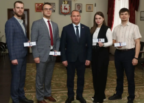 «Рассчитываем, что свое право вносить нормотворческие инициативы активисты Молодежной палаты используют максимально», - Евгений Чинцов