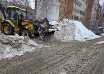 Иван Корниенко организовал уборку снега во дворах на Полтавской, Невзоровых и Белинского