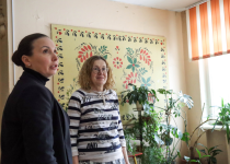 Оксана Смолина помогла решить вопрос с освещением в холлах школы №138