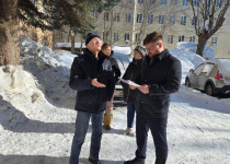 Иван Корниенко встретился с жителями дома на улице Ашхабадской