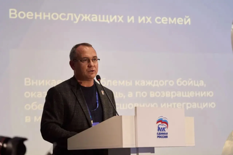 Евгений Чинцов выступил модератором круглого стола «Забота о защитниках: социальные гарантии и поддержка семей участников СВО»