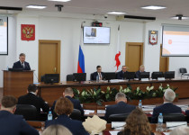 «Дополнительные средства направляются на приоритетные для Нижнего Новгорода сферы – дороги, благоустройство, расселение аварийного жилья», - Евгений Чинцов