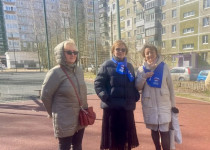 Ольга Балакина проверила состояние спортплощадки на улице Верхне-Печерской в рамках «Партийного десанта»