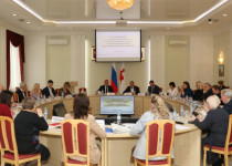 Инициатива об увековечении памяти учителя биологии школы №18 Советского района Натальи Касаткиной единогласно поддержана профильным комитетом