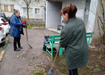 1. На территории ТОС микрорайона Спортивный прошли субботники во дворах многоквартирных домов