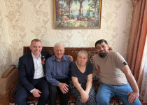 Дмитрий Игошин в преддверии Дня Победы поздравил ветеранов, детей войны и бывших несовершеннолетних узников концлагерей