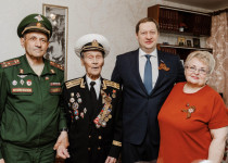 Павел Пашинин поздравил ветерана Павла Алексеевича Яичницына с Днем Победы