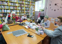 В Клубе «Рукодельницы» ТОС №16 посёлка Мостоотряд прошло занятие по вышивке лентами