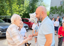 Владимир Поддымников-Гордеев поздравил ветерана с вековым юбилеем