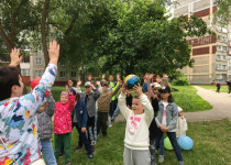 Праздник детства в сквере на Мончегорской