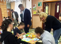 Ирина Молькова и Иван Корниенко навестили воспитанников центра «Надежда»