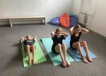 «Двери открыты для всех»: в ТОС № 13 поселка Парижской Коммуны прошла весёлая зарядка