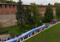 Депутаты городской Думы поздравили нижегородцев  с Днем Государственного флага