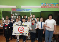«Скажем терроризму нет»: в микрорайоне Доскино дети почтили память жертв Беслана