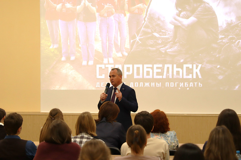Евгений Чинцов и студенты НИУ Президентской академии почтили память жертв терактов в Беслане и Старобельске