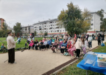 В сквере имени Героя Прыгунова прошёл вечер для соседей «Музыка во дворах!»