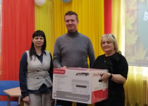 Александр Петров передал МФУ четырем автозаводским школам